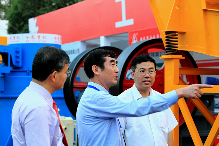 海燕策略斫研究论坛